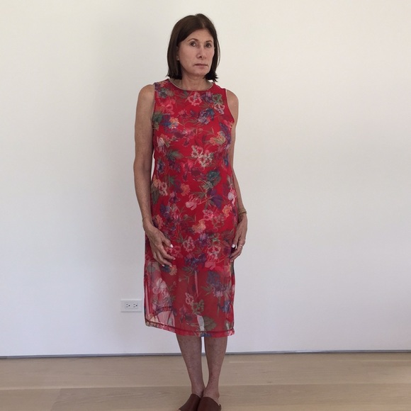 Beautiful Red Floral Patterned Dress - Picture 2 of 10